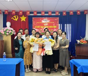 Lễ Kết Nạp Đảng Viên Mới